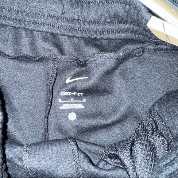 Nike Primary Men's Dri-FIT UV Tapered Versatile Pants - Picture 6 of 7